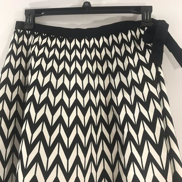 WORTHINGTON Black Wh print Circle Skirt with Grosgrain ribbon at waist 6 - Picture 3 of 10